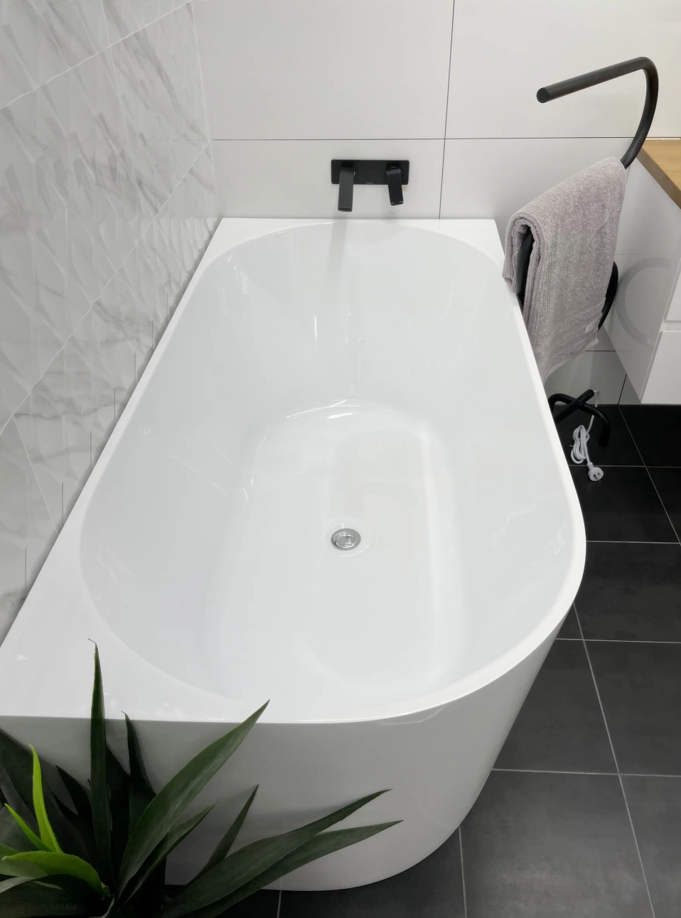 Auris 1700mm right hand corner (matte whte)