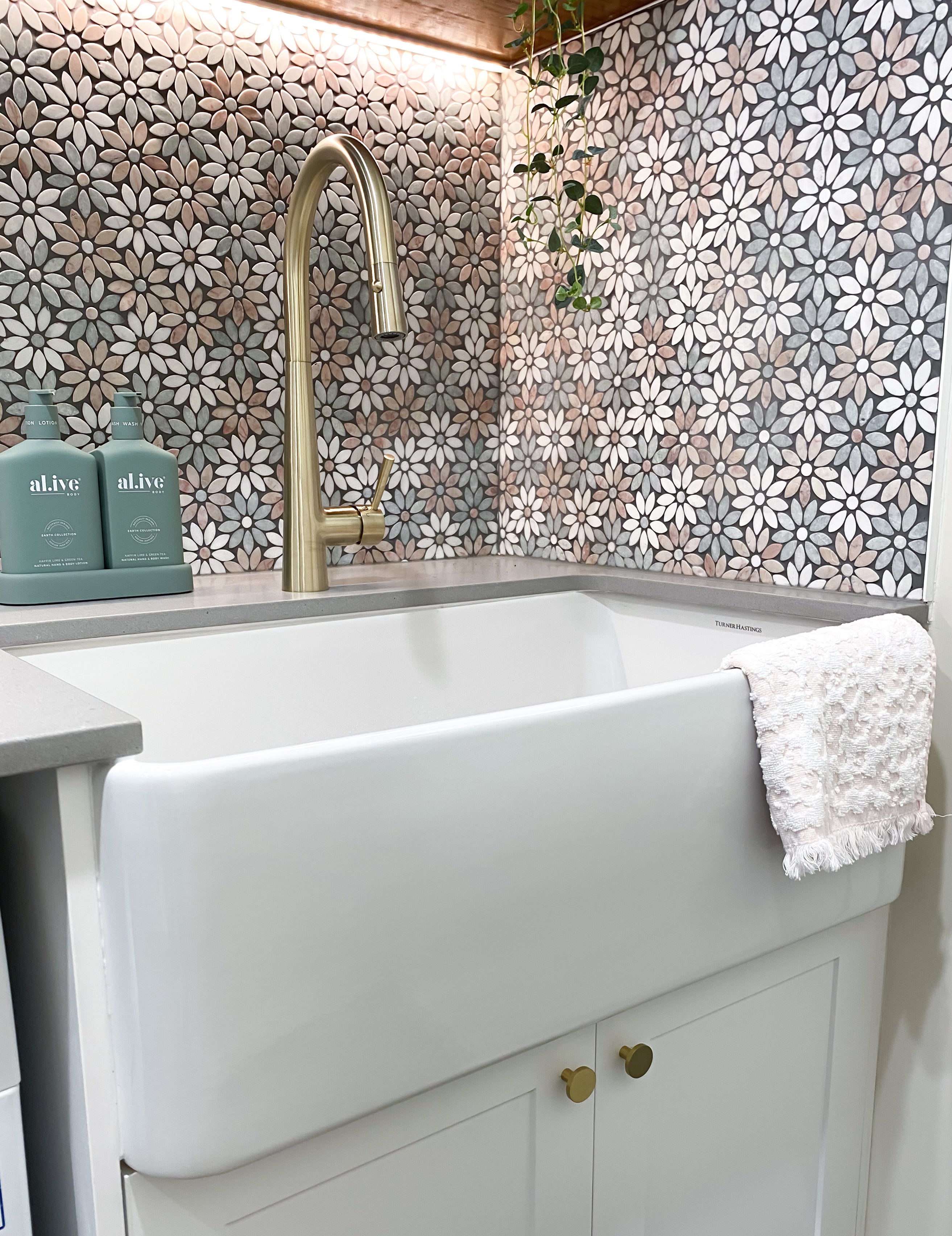 Novi 75x46 Fireclay Butler Sink - Gloss White