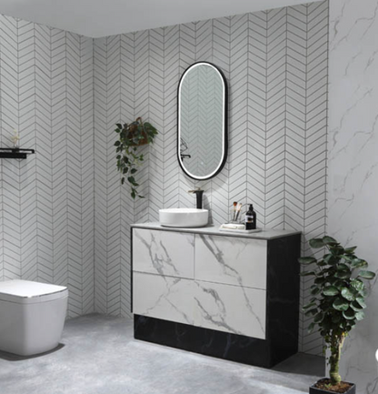 Gatsby 600D with Matt Black Aluminium Frame - W610 x H1010 x D40