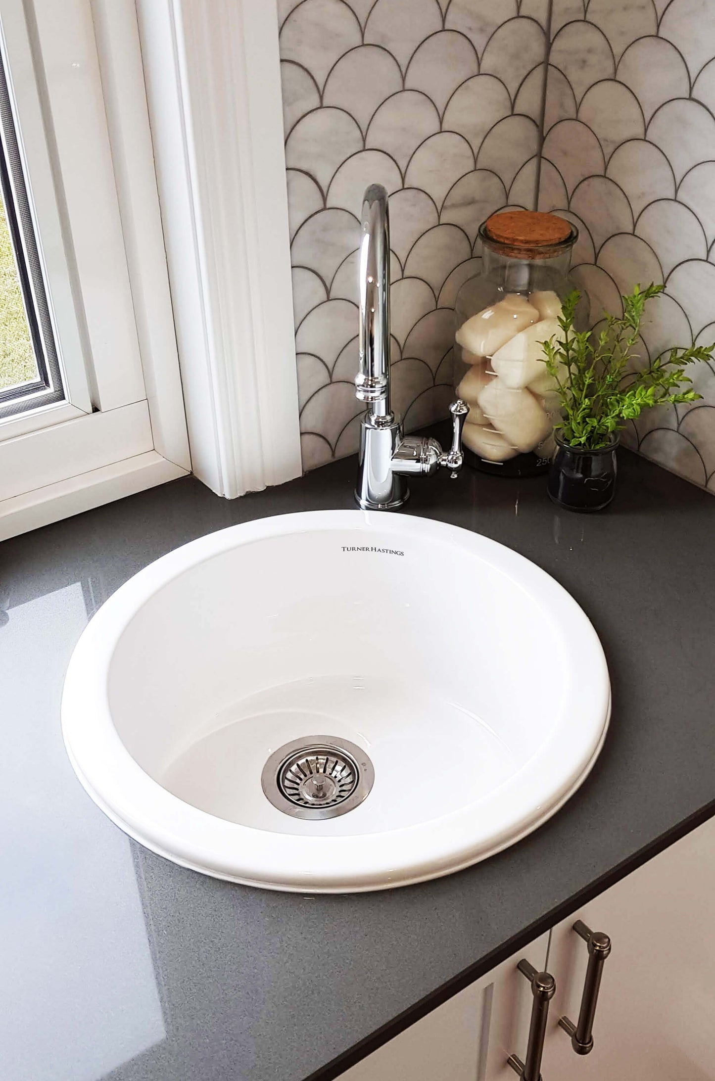 Cuisine Round 47 Inset / Undermount Fireclay Sink