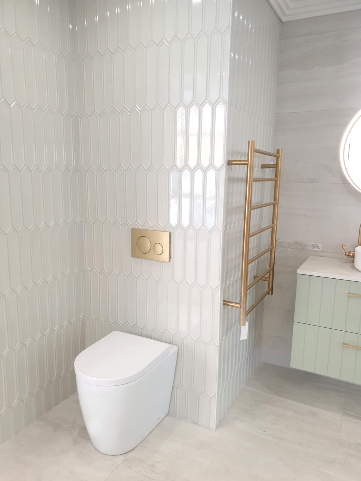 Narva Rimless Floor Pan with thin seat, Inwall Cistern & Brushed Stainless Steel Button